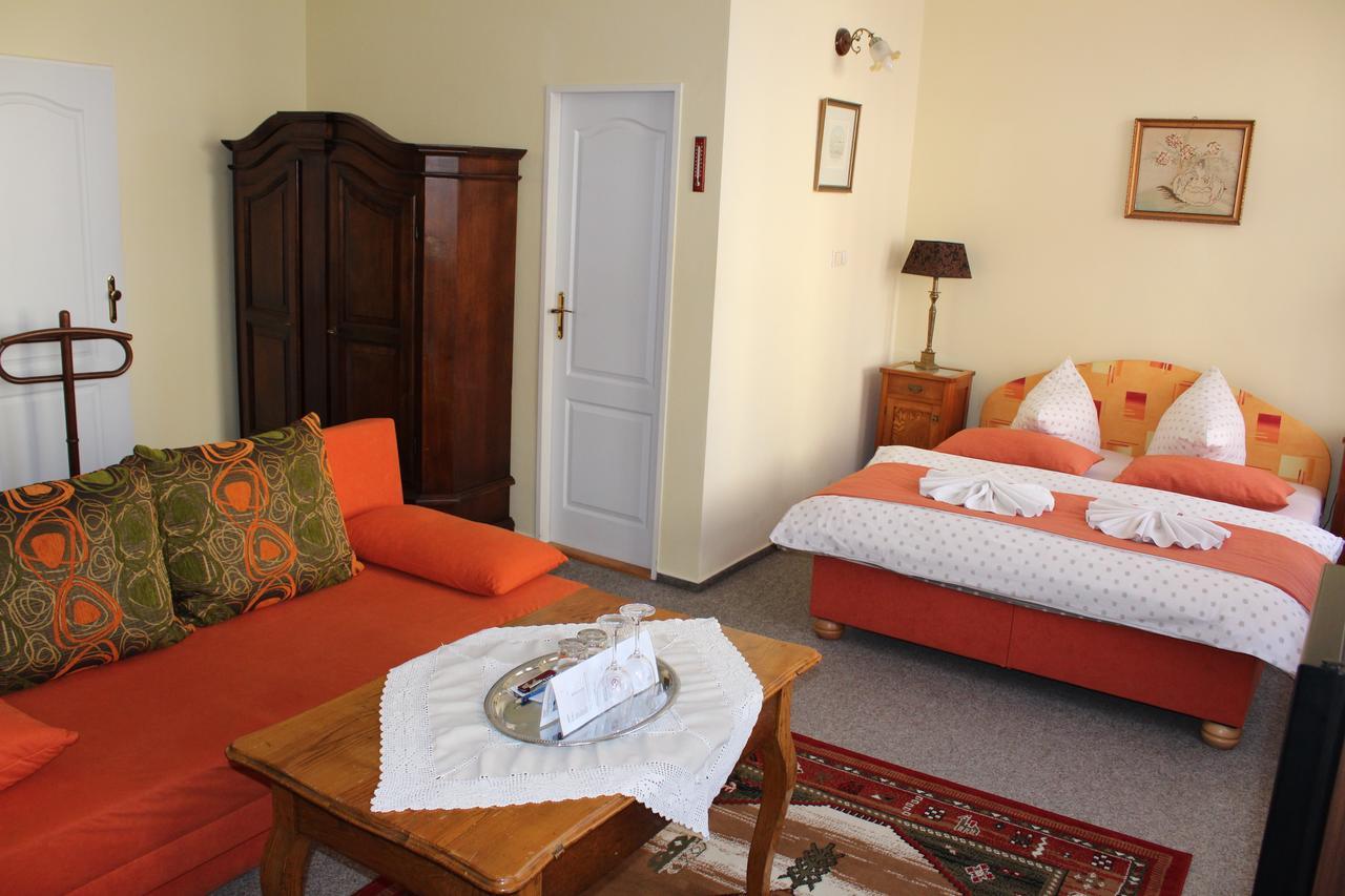 Hotel Excellent Kromeriz Luaran gambar