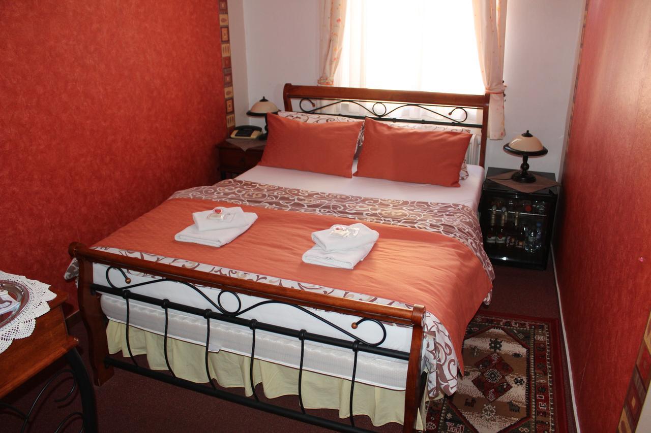 Hotel Excellent Kromeriz Luaran gambar