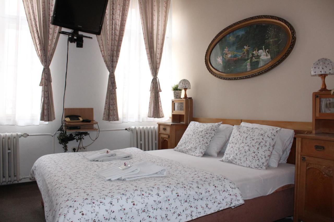 Hotel Excellent Kromeriz Luaran gambar