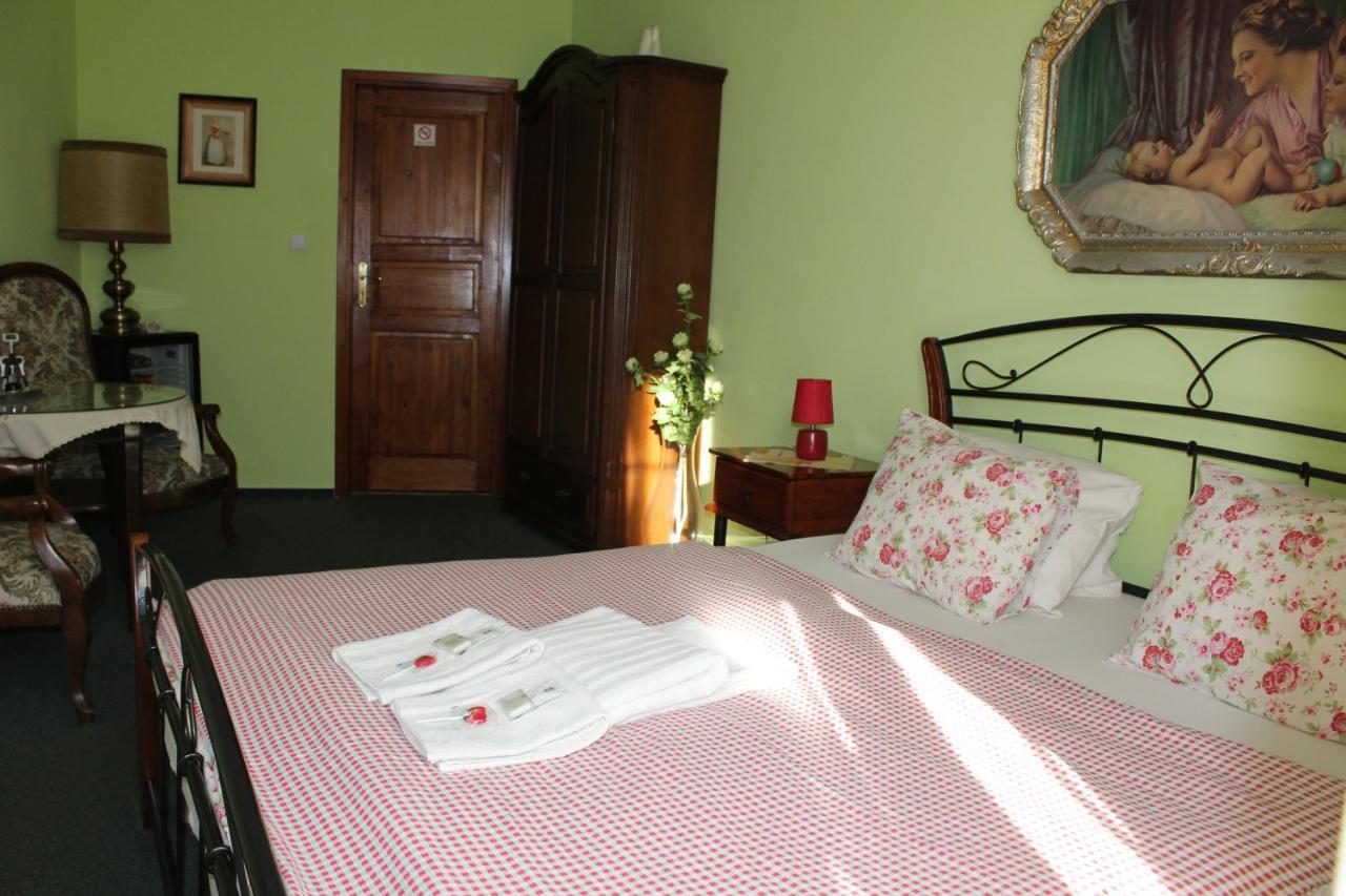 Hotel Excellent Kromeriz Luaran gambar