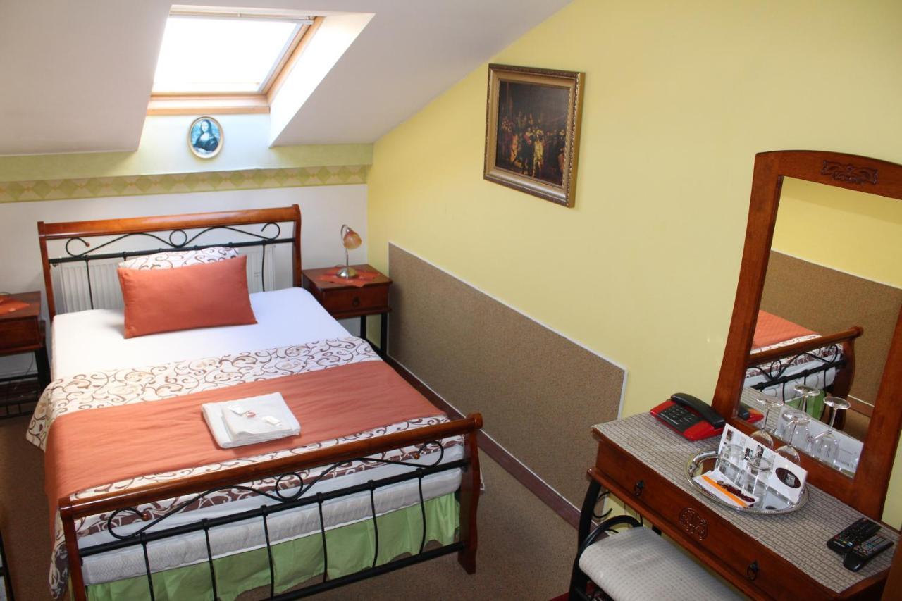 Hotel Excellent Kromeriz Luaran gambar