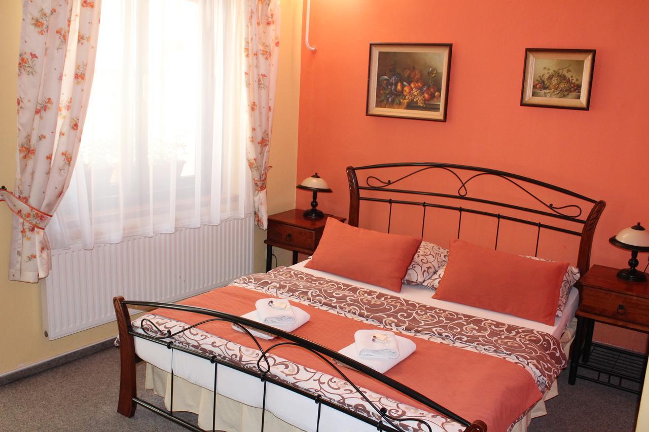 Hotel Excellent Kromeriz Luaran gambar