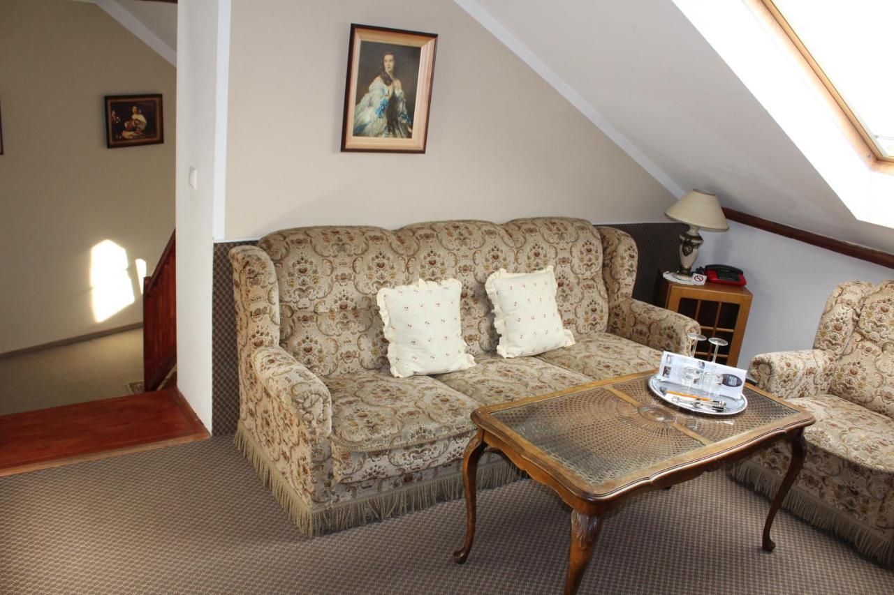 Hotel Excellent Kromeriz Luaran gambar