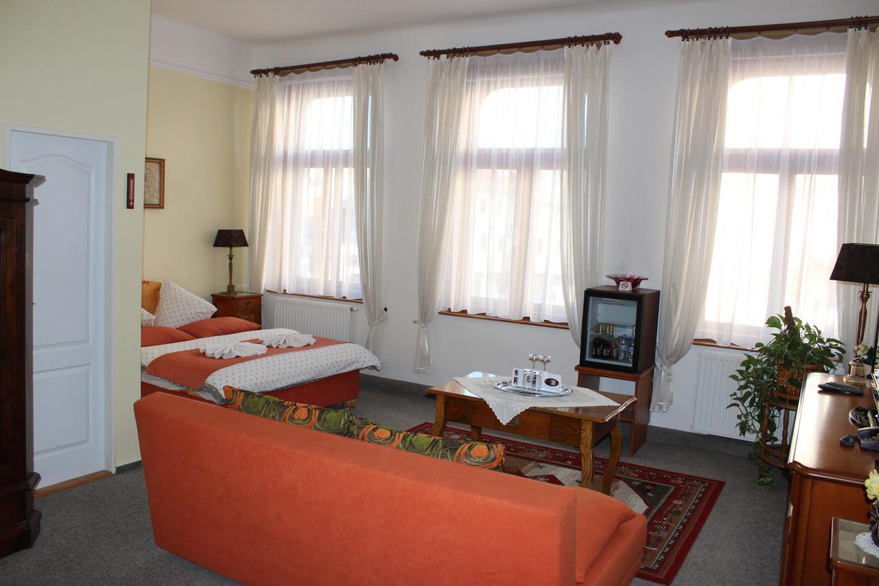 Hotel Excellent Kromeriz Luaran gambar