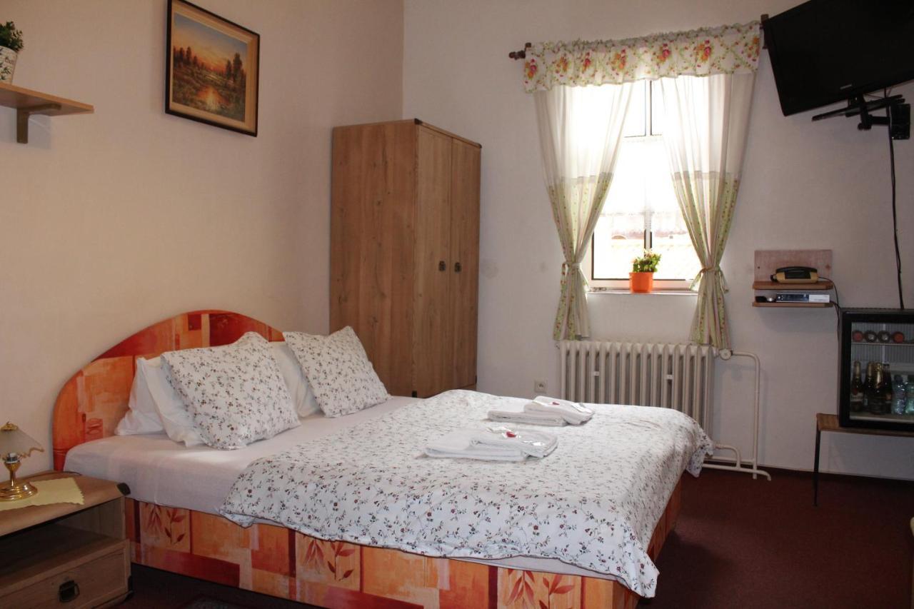Hotel Excellent Kromeriz Luaran gambar