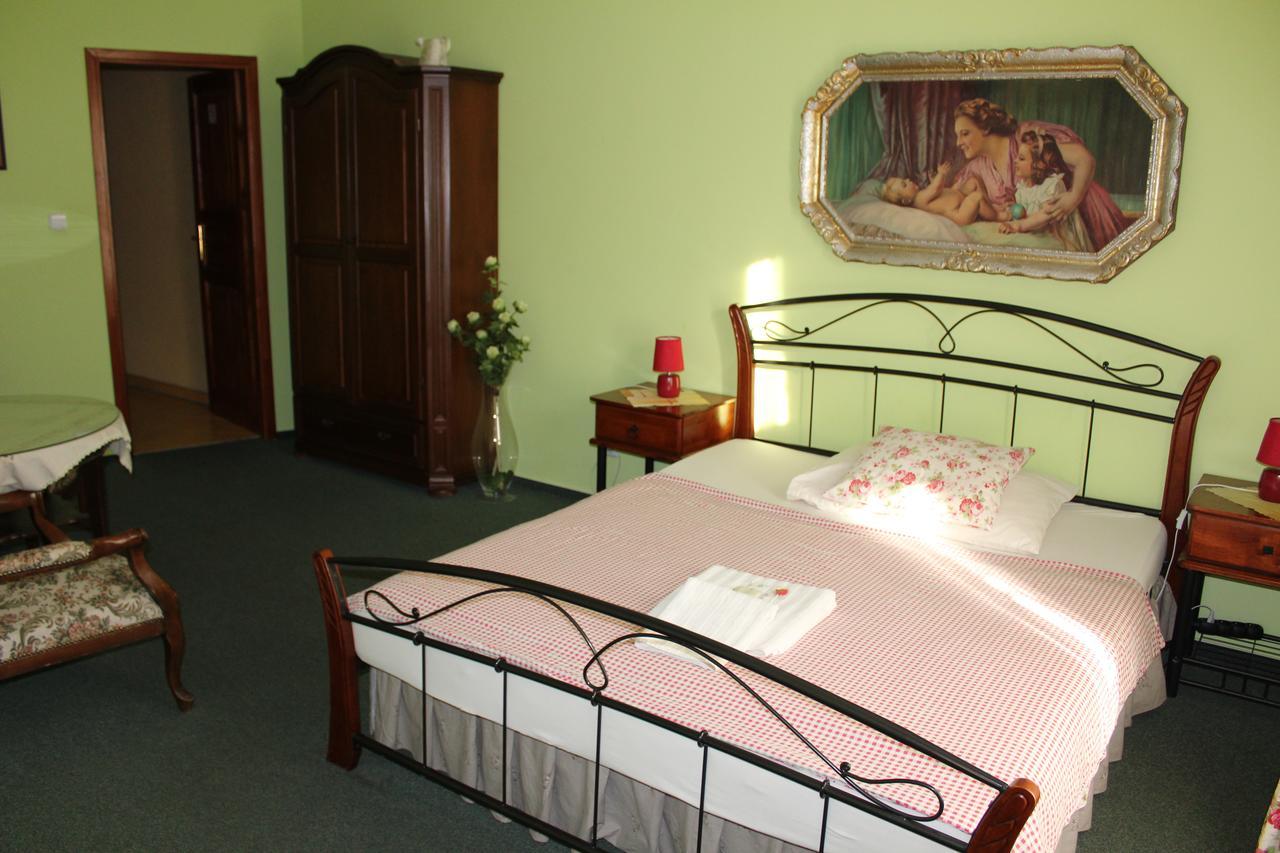 Hotel Excellent Kromeriz Luaran gambar